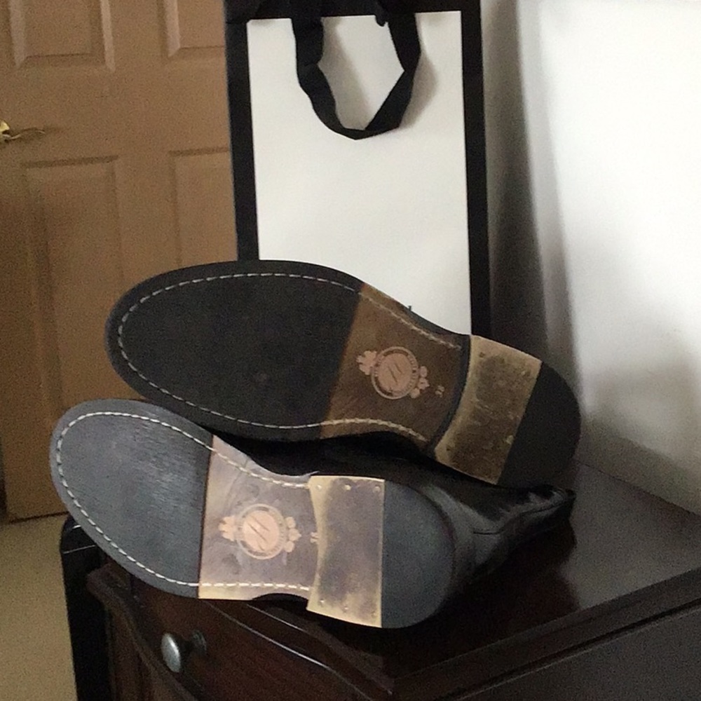 Leather Chelsea Boot - Picture 7 of 9